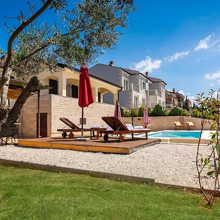 Hébergement de vacances Casa Nono Labinzi *